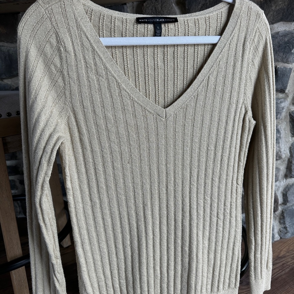 White House Black Market Cream Ribbed V-Neck Sweater